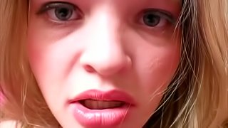 Amateur Teen Babe Gets Wild In front Of The Webcam