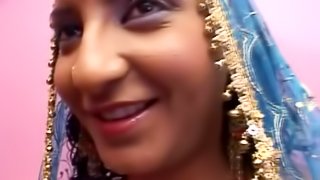 Hornyy Indian cougar enjoys handling a mean stiff pecker