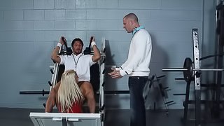 Tattooed blonde with long hair getting fingered in the gym