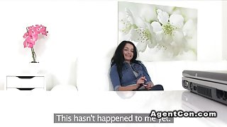 Tanned babe deep throats in casting