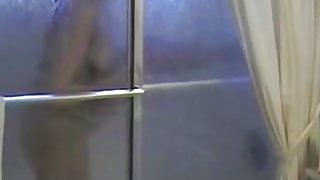 Heimlich beim Duschen gefilmt