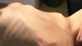 Extrem dunnes Madchen geschwangert!