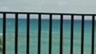 Hotty gives vacay blow job
