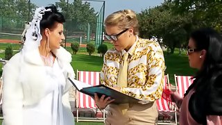 Newly married bride strips down in the swimming pool with her friends