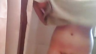 MY COUSIN'S GIRLFRIEND BEFORE AFTER SHOWER HIDDEN CAM