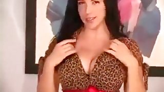body and desires u to watch her muff