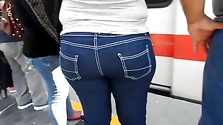 Culona en el anden  (Q-lote)