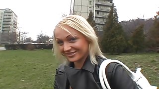Babe gives stud a  lusty blowjob