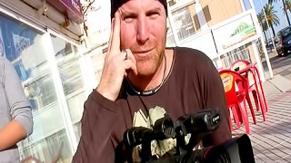Piercing ris Dar's pink clam with his throbbing tool