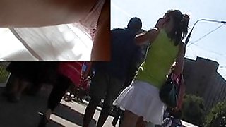 Creep up om silky upskirt