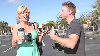 Seducing a married blonde MILF and screwing her shaved pussy